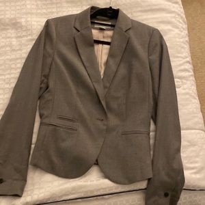 H&M women’s blazer. Size 6. Mint condition. Fully lined.
